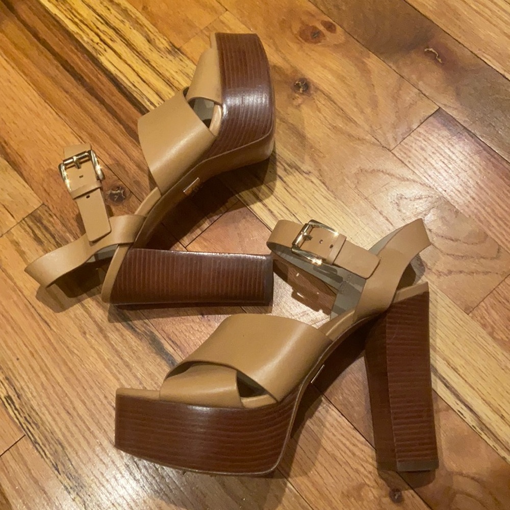 Like-New Michael Kors Collection Leather Sandals - 37 / 7